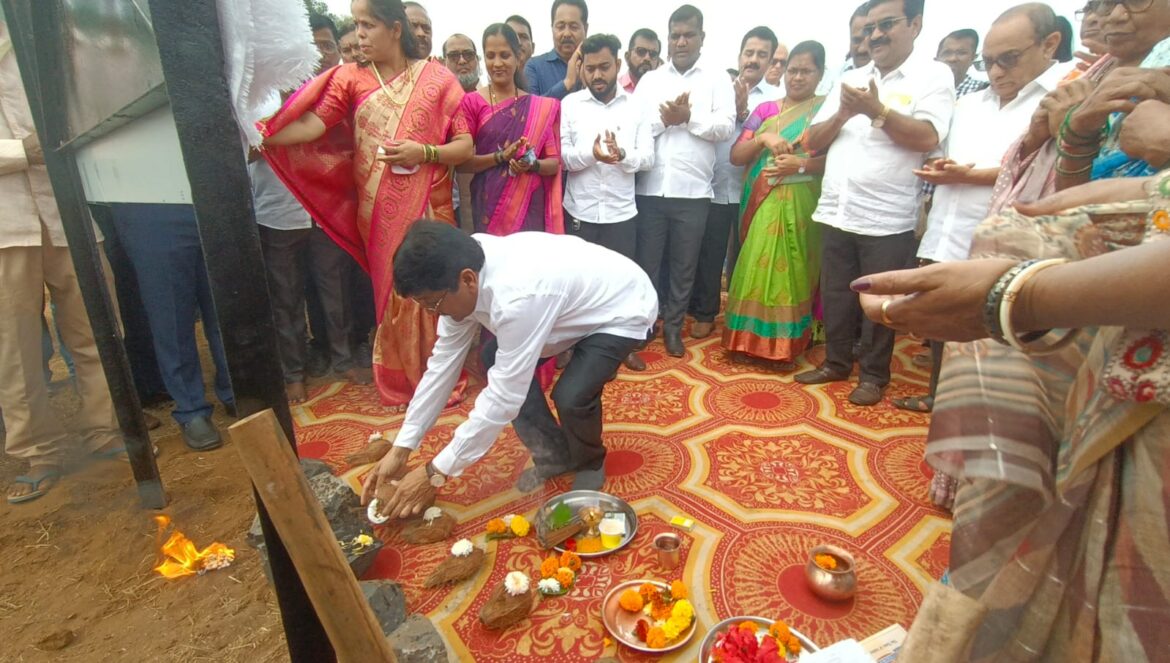 महापुरापासून संरक्षणासाठी भव्य बंधारा चिपळूणमध्ये बंधाऱ्याच्या कामाचा आ.शेखर निकम यांच्या हस्ते शुभारंभ