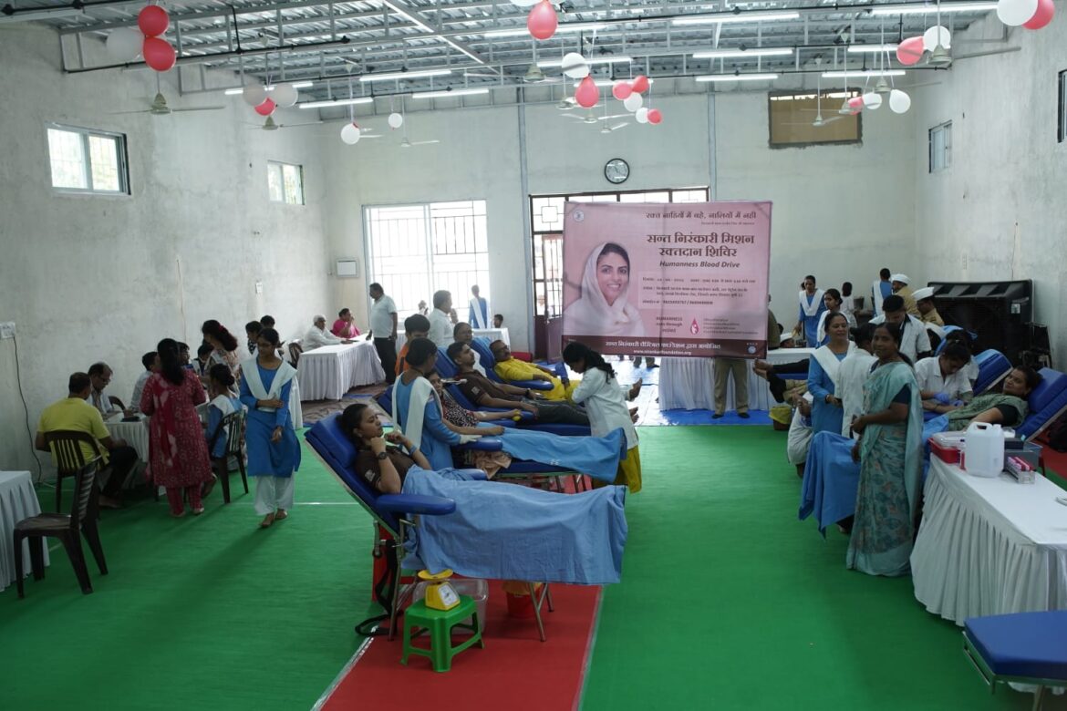 संत निरंकारी मिशनद्वारा वाल्हेकरवाडी येथे रक्तदान शिबिर उत्साहात संपन्न
