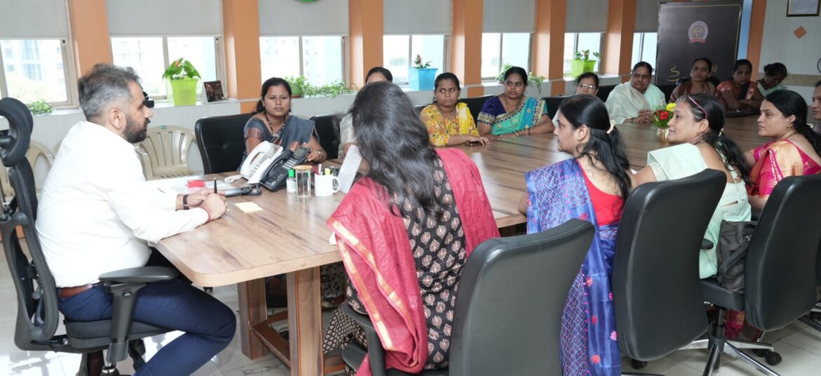 “कॉफी विथ कमिशनर” उपक्रमात थेरगाव आणि भोसरी शिलाई केंद्रातील महिलांनी साधला आयुक्तांशी संवाद