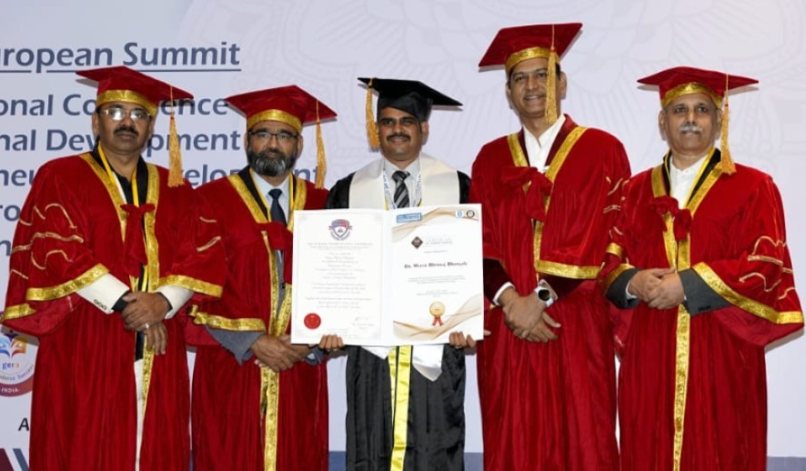 थेम्स इंटरनॅशनल विद्यापीठातर्फे  मयूर भोंगळे यांना मानद डॉक्टरेट
