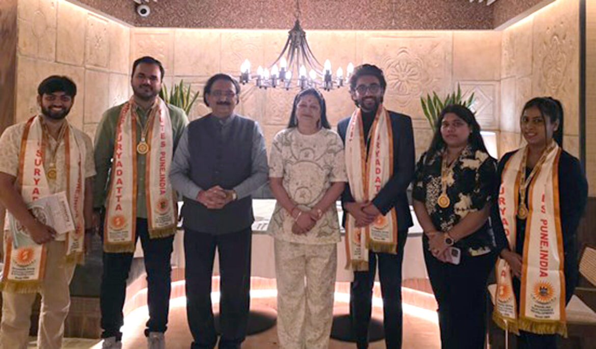 ‘सूर्यदत्त’च्या माजी विद्यार्थ्यांचा लंडनमध्ये हृदयस्पर्शी साप्ताहिक मेळावा