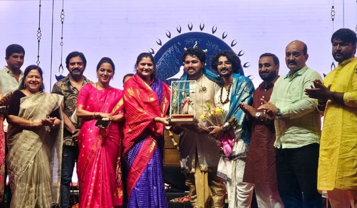 अस्सल मराठी लोककलांच्या जागरात रंगले ‘द फोक आख्यान’ – नगरसेविका हर्षाली दिनेश माथवड यांचे आयोजन