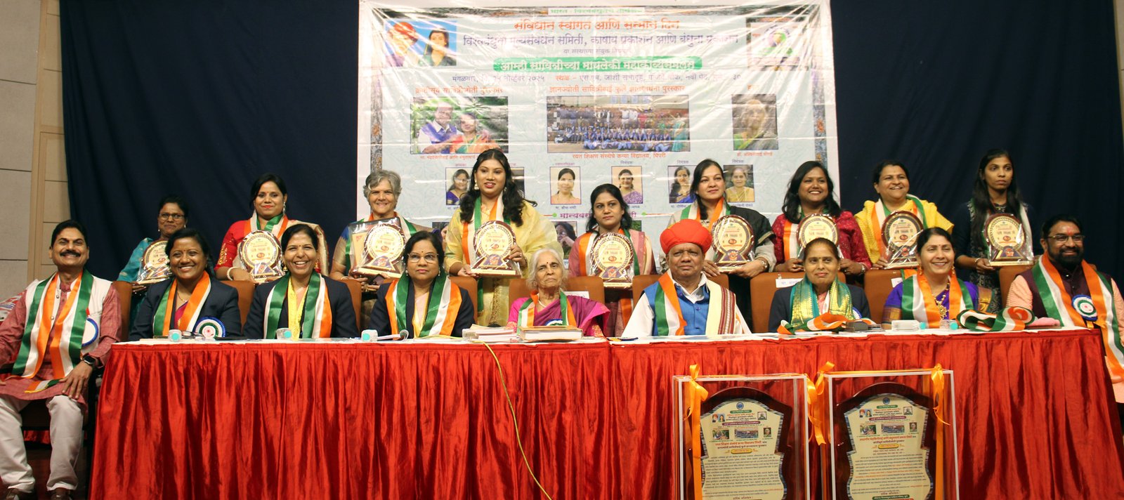 Asha Rajini संविधानाची मूल्ये, फुले दाम्पत्याचे विचार प्रगल्भ समाजासाठी आवश्यक - डॉ ...