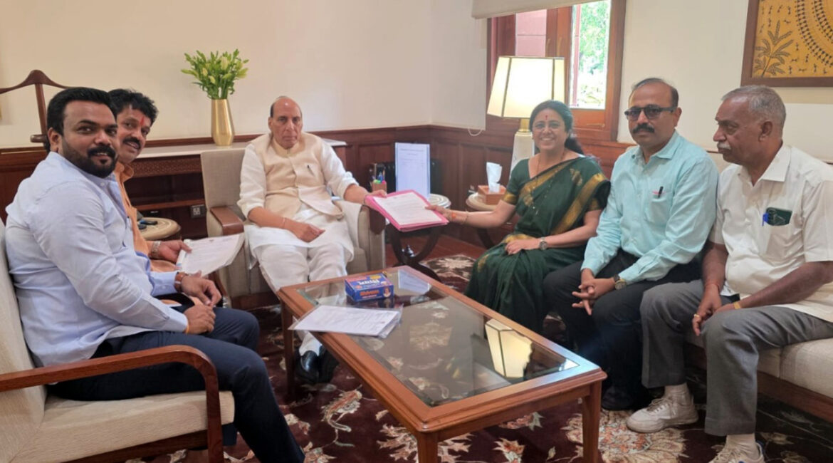 पुणे कँटोन्मेंटच्या प्रश्नांसाठी केंद्रीय संरक्षण मंत्र्यांकडे पाठपुरावा