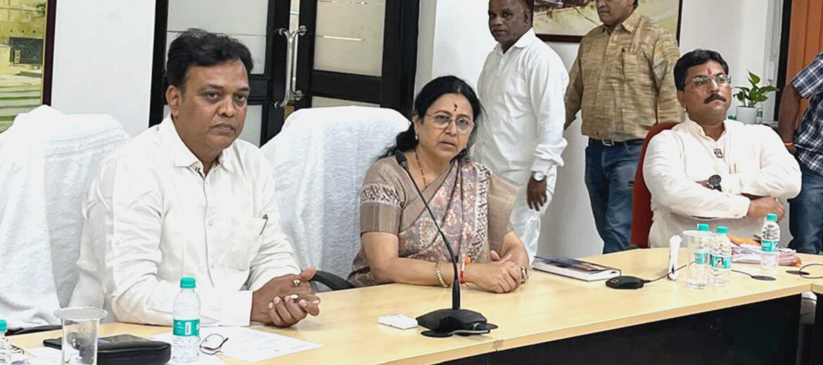 पुणे रेल्वे स्थानकातील समस्या, सुरक्षाव्यवस्थेची खासदार प्रा. डॉ. मेधा कुलकर्णी यांच्यांकडून पाहणी