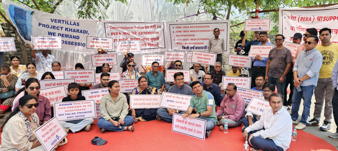 कोठारी बिल्डरविरोधात भर उन्हात सदनिकाधारकांचे धरणे आंदोलन