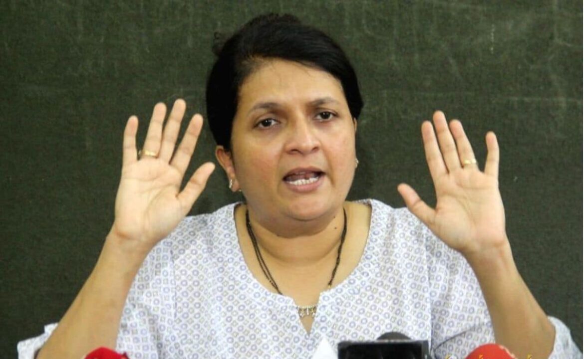 खरात प्रकरणात अंजली दमानियांचा गौप्यस्फोट; कॉल रेकॉर्डमधून राजकीय वर्तुळात खळबळ