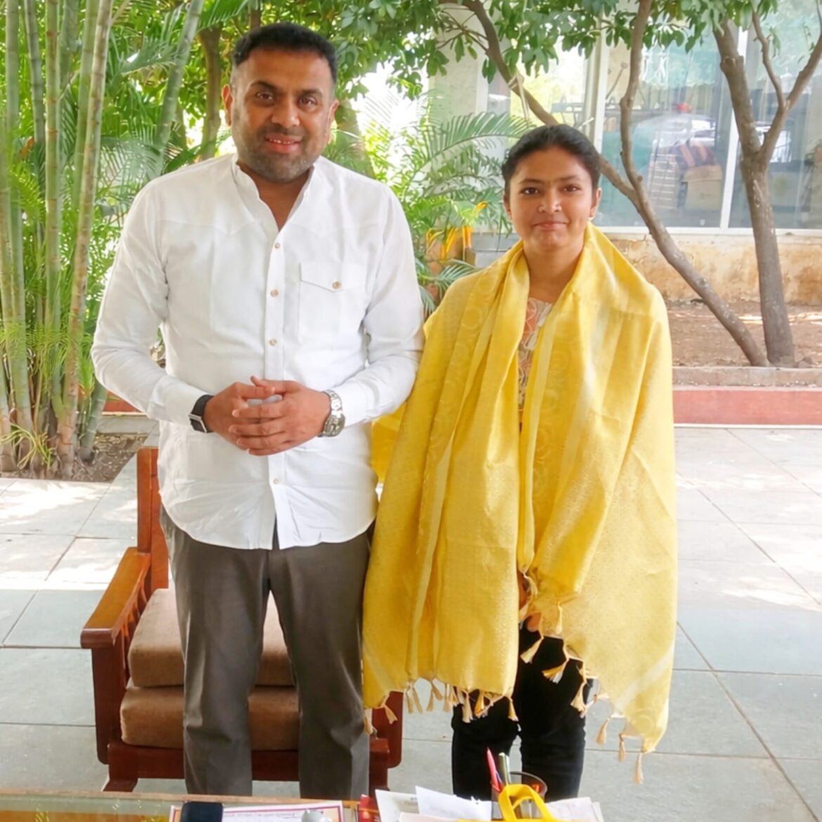 खडकीच्या सृष्टी मित्तलने सीबीएससी बोर्डात 96.6% गुण मिळवत यश संपादन केल्याबद्दल केला सन्मान