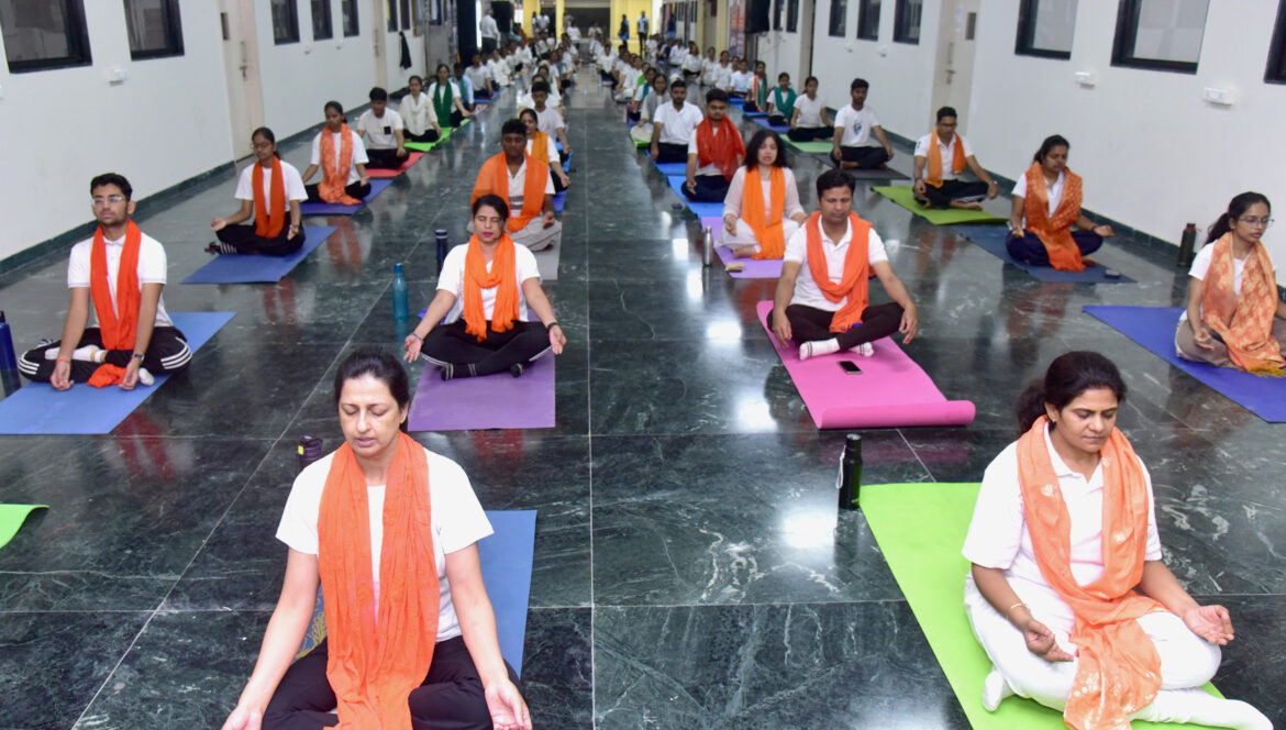योग ही निरोगी समाज, मानवतेचा धागा घट्ट करणारी वैश्विक भाषा