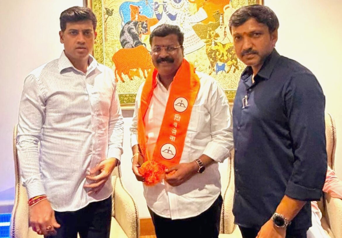 डॉ. श्रीकांत शिंदे यांच्या उपस्थितीत  शशिकांत कांबळे यांचा शिवसेनेत प्रवेश